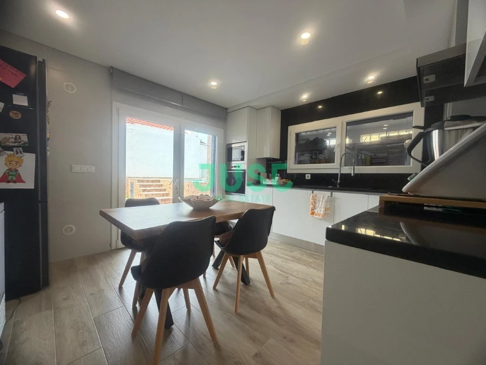 Moradia T4 para Venda em Fernao Ferro Foto 9