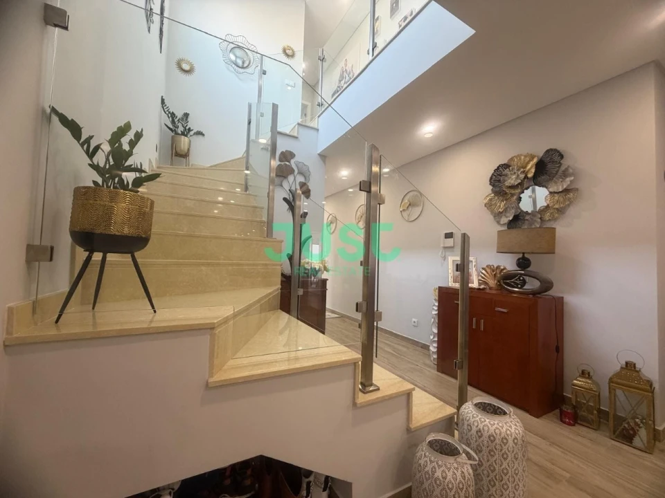 Moradia T4 para Venda em Fernao Ferro Foto 15