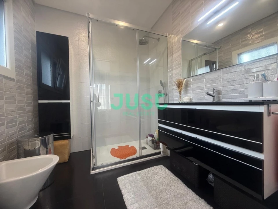 Moradia T4 para Venda em Fernao Ferro Foto 21