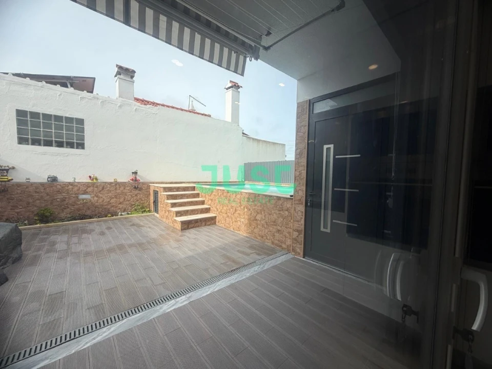 Moradia T4 para Venda em Fernao Ferro Foto 27