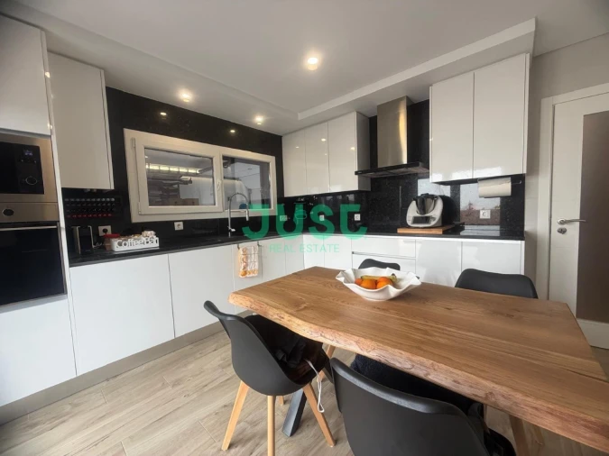 Moradia T4 para Venda em Fernao Ferro Foto 10