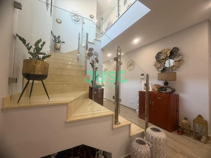 Moradia T4 para Venda em Fernao Ferro Foto 15