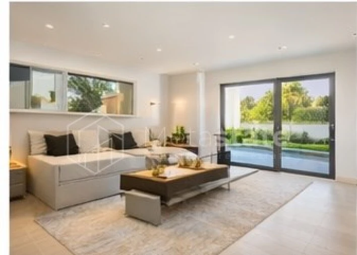 Moradia T4 para Venda em Alcabideche Foto 3