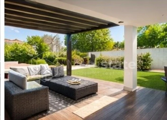 Moradia T4 para Venda em Alcabideche Foto 5