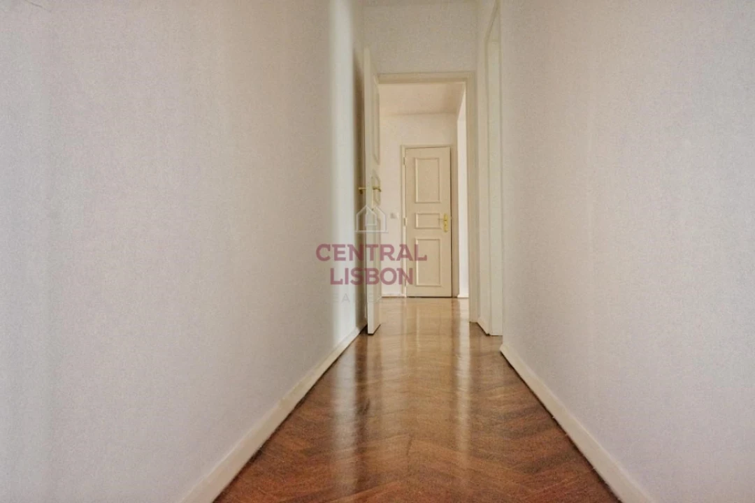 Apartamento T2 para Arrendamento em Santo António Foto 3