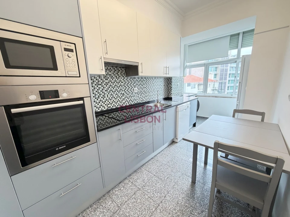 Apartamento T2 para Arrendamento em Santo António Foto 8