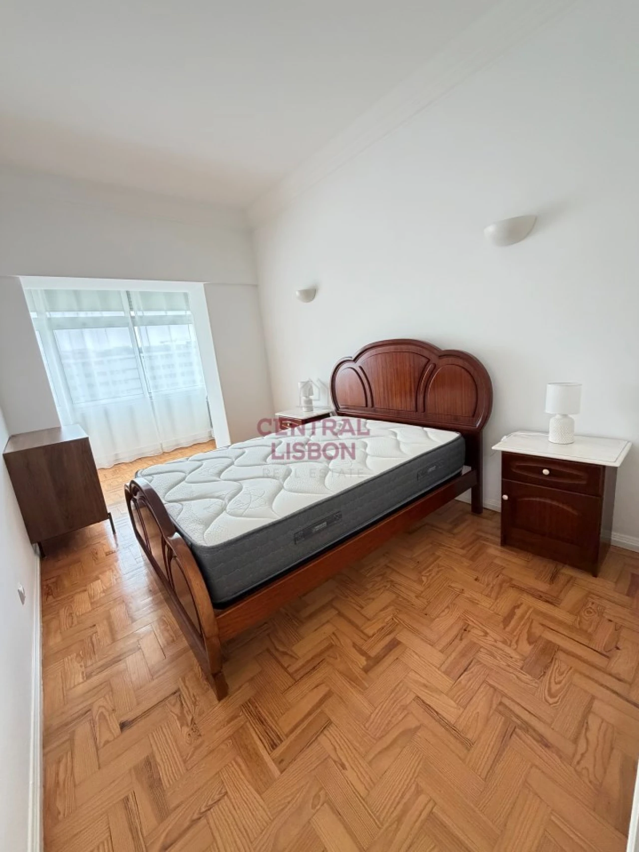 Apartamento T2 para Arrendamento em Santo António Foto 5