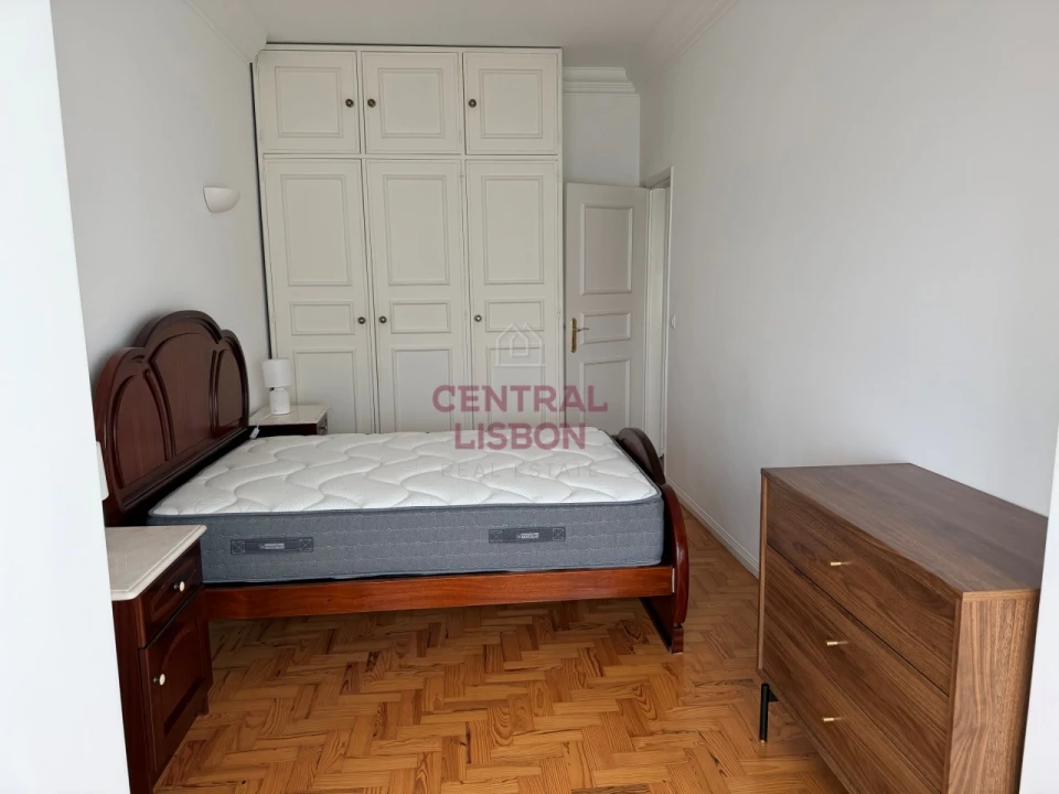 Apartamento T2 para Arrendamento em Santo António Foto 4