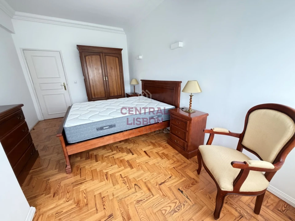 Apartamento T2 para Arrendamento em Santo António Foto 2