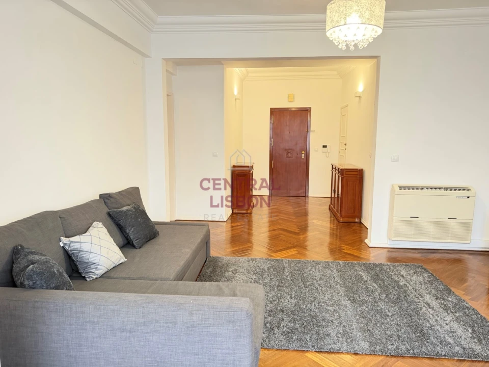 Apartamento T2 para Arrendamento em Santo António Foto 13