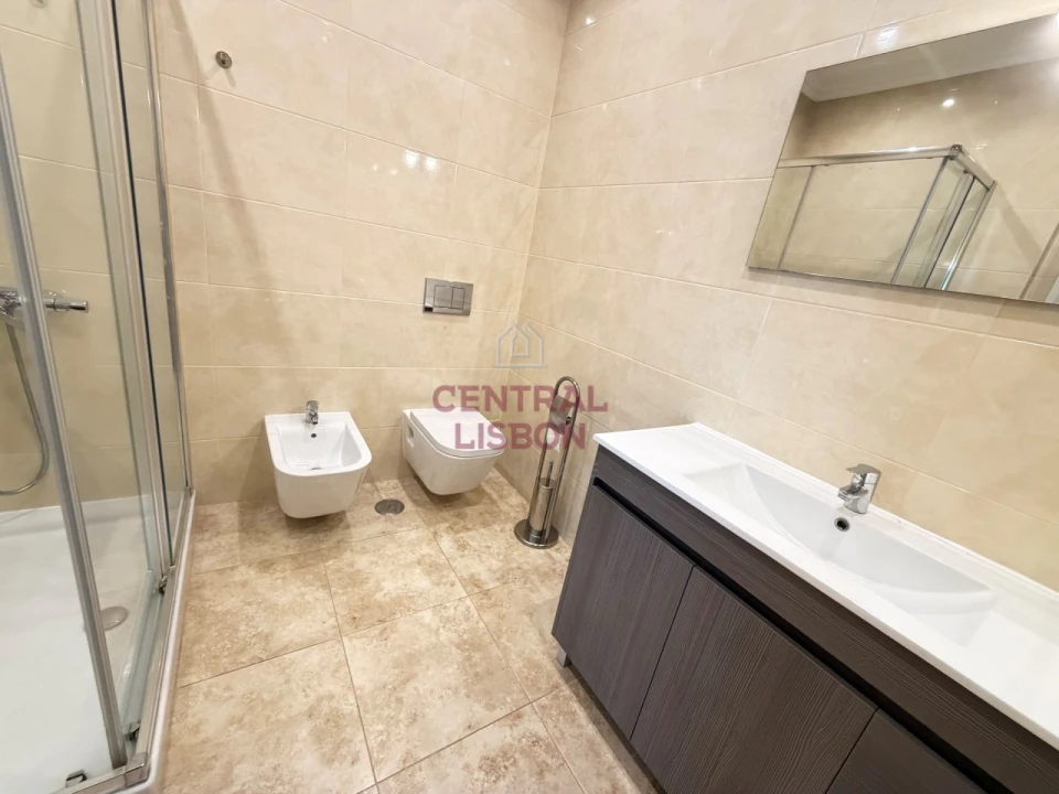 Apartamento T2 para Arrendamento em Santo António Foto 17