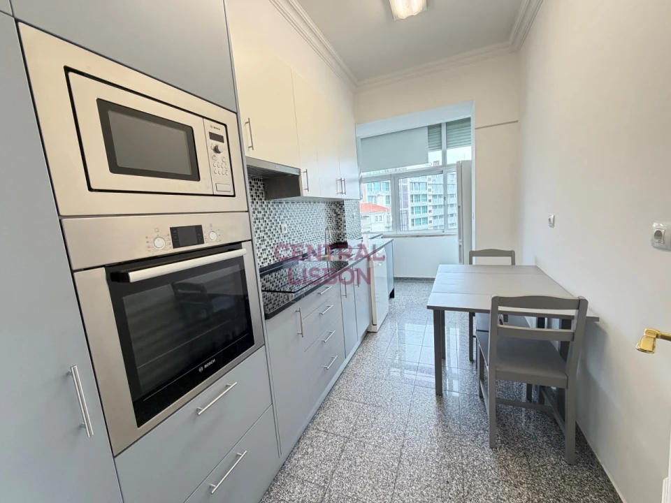 Apartamento T2 para Arrendamento em Santo António Foto 7
