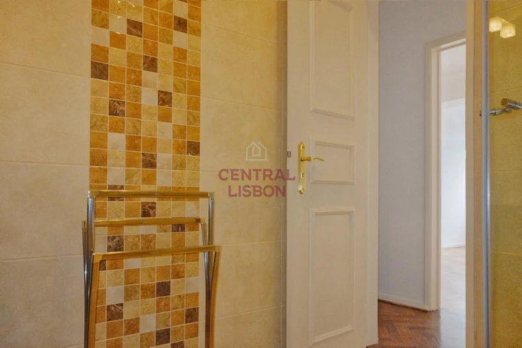 Apartamento T2 para Arrendamento em Santo António Foto 19