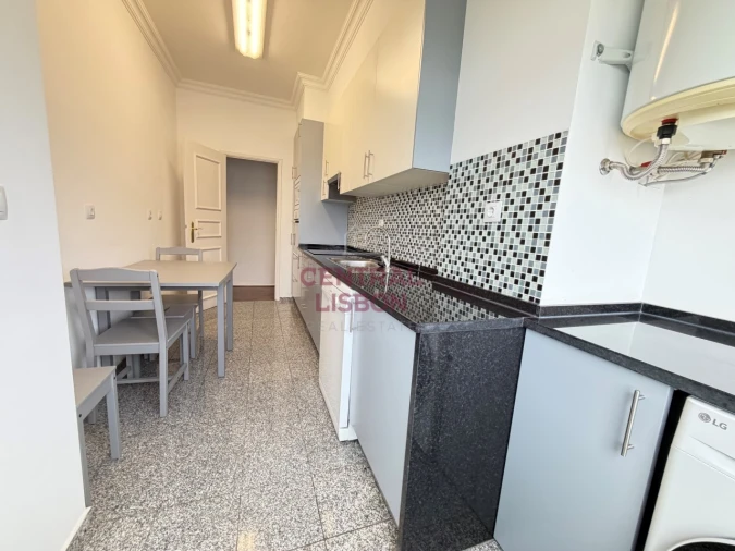 Apartamento T2 para Arrendamento em Santo António Foto 9