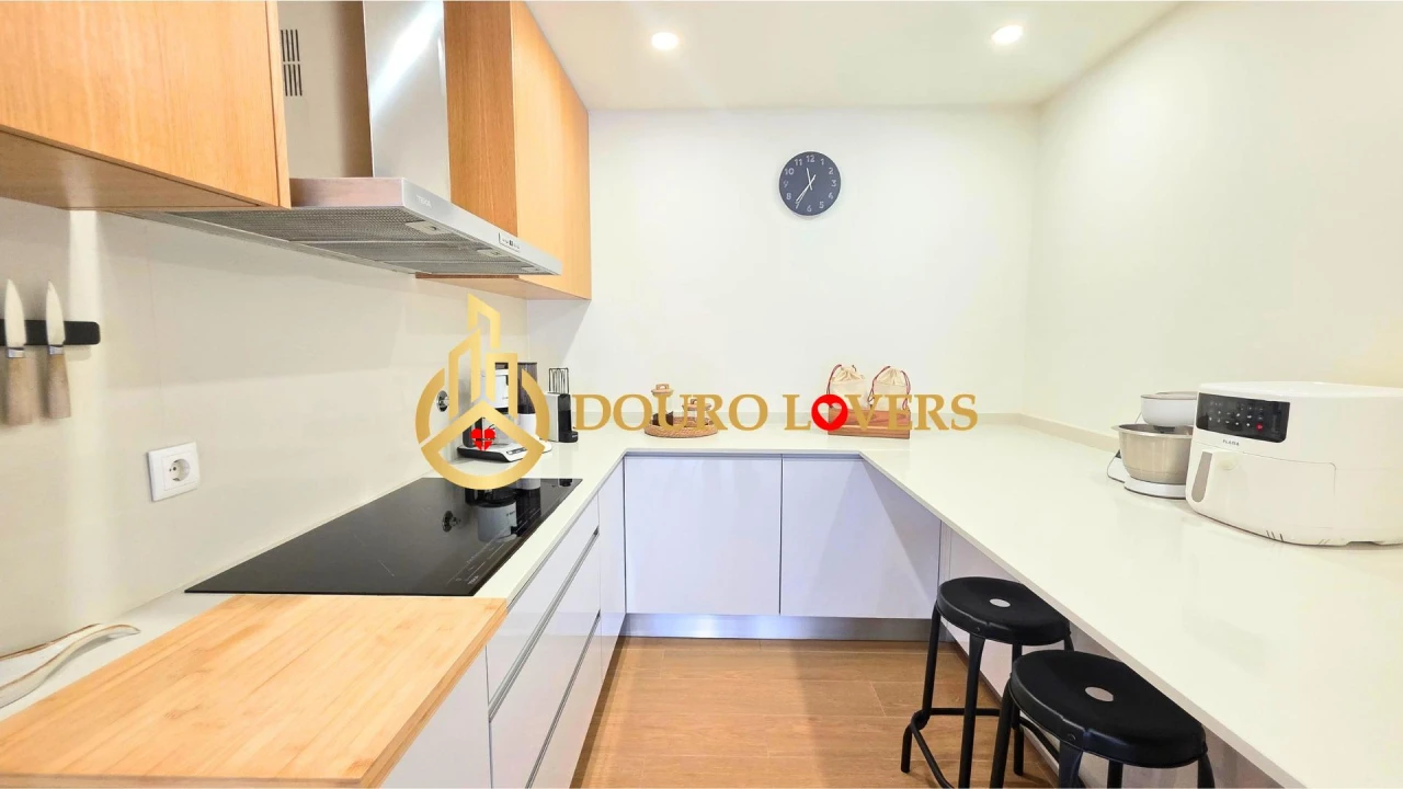 Moradia T5 para Venda em Oliveira (Santa Maria) Foto 11