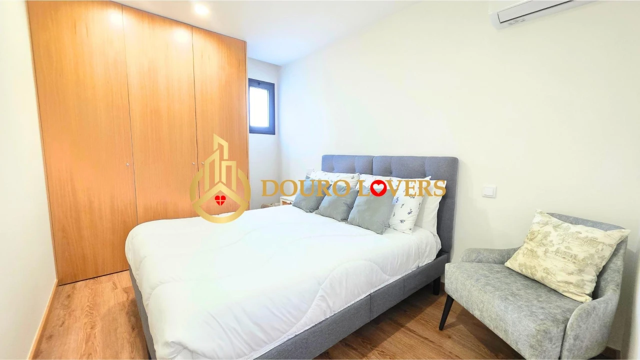 Moradia T5 para Venda em Oliveira (Santa Maria) Foto 16