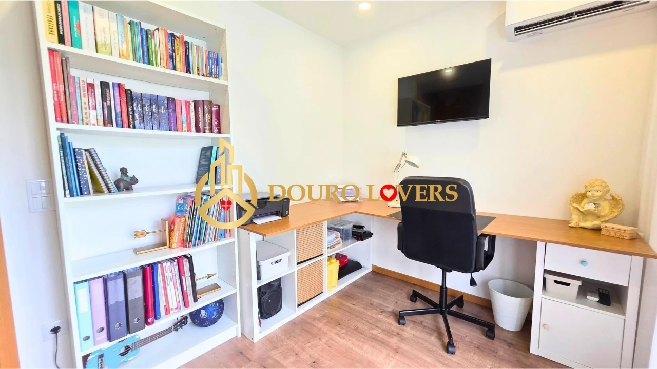 Moradia T5 para Venda em Oliveira (Santa Maria) Foto 24