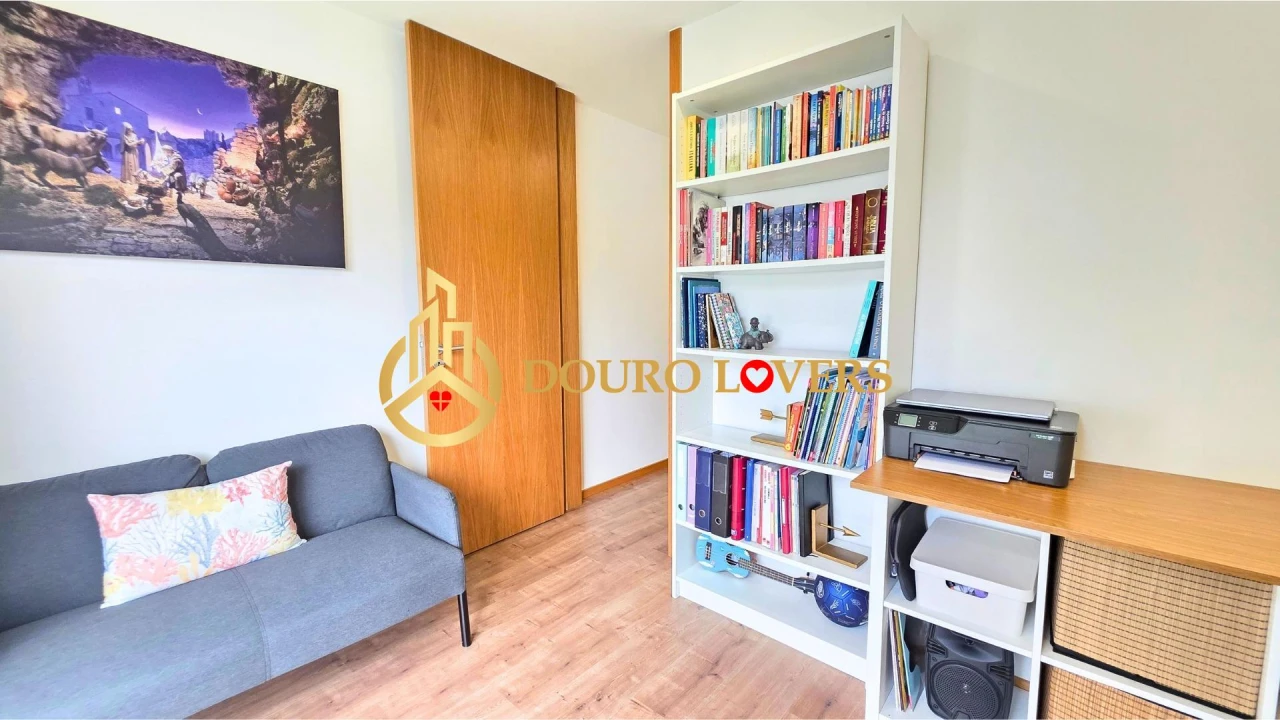 Moradia T5 para Venda em Oliveira (Santa Maria) Foto 26