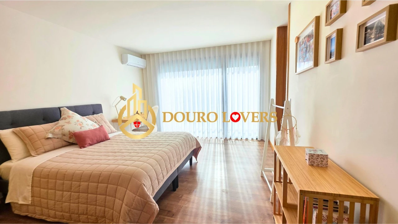 Moradia T5 para Venda em Oliveira (Santa Maria) Foto 29