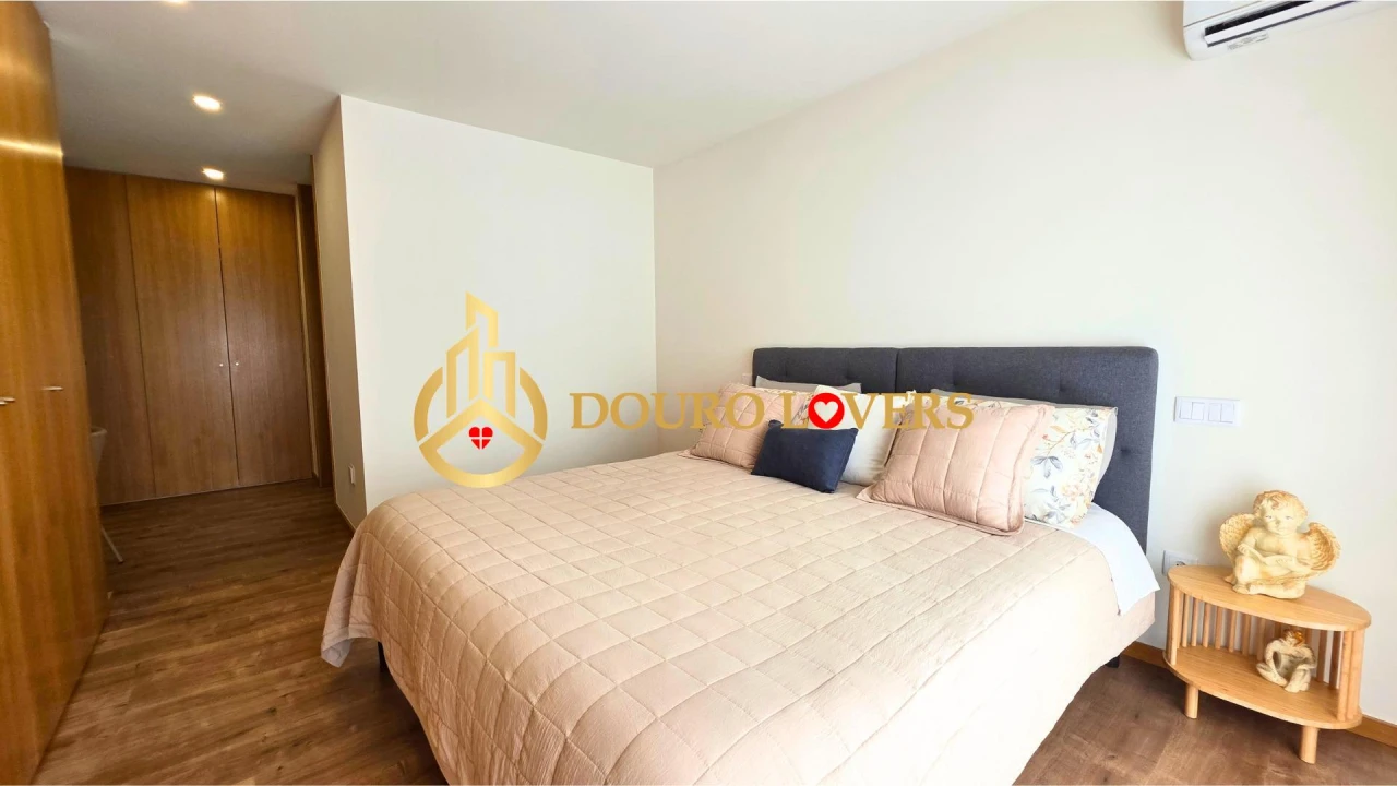 Moradia T5 para Venda em Oliveira (Santa Maria) Foto 35