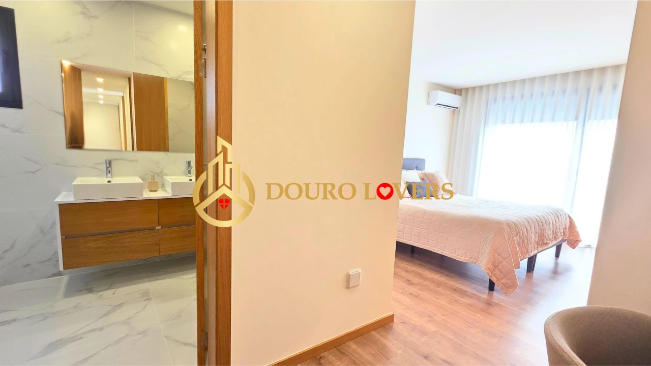 Moradia T5 para Venda em Oliveira (Santa Maria) Foto 39