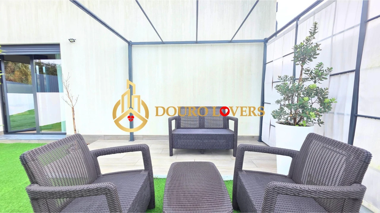 Moradia T5 para Venda em Oliveira (Santa Maria) Foto 45