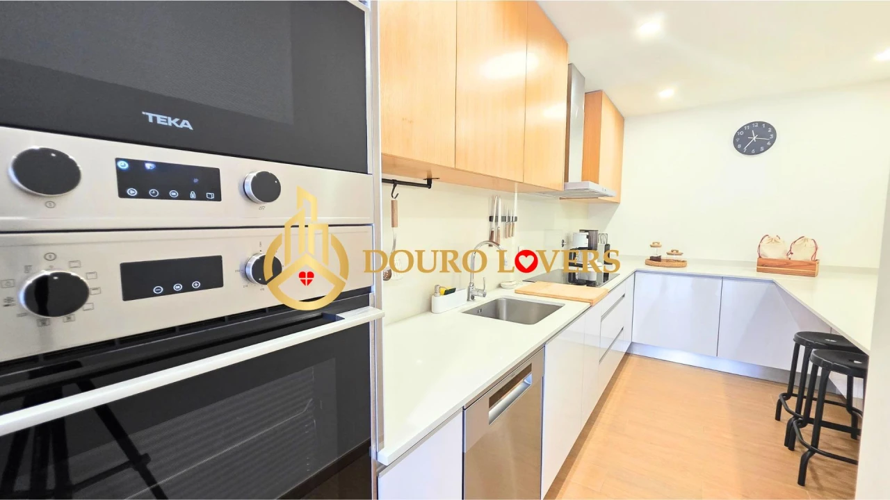 Moradia T5 para Venda em Oliveira (Santa Maria) Foto 9