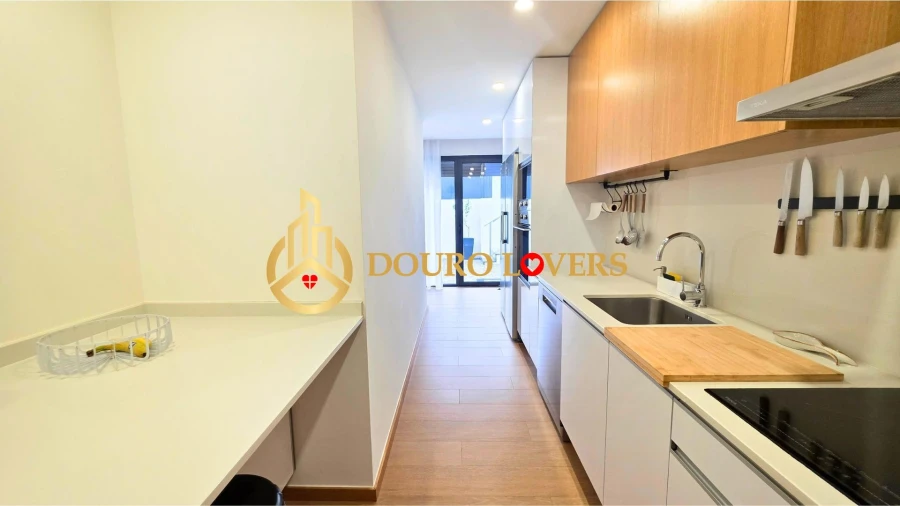 Moradia T5 para Venda em Oliveira (Santa Maria) Foto 10