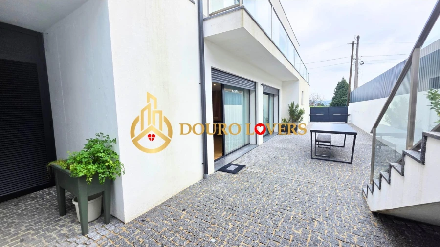 Moradia T5 para Venda em Oliveira (Santa Maria) Foto 13