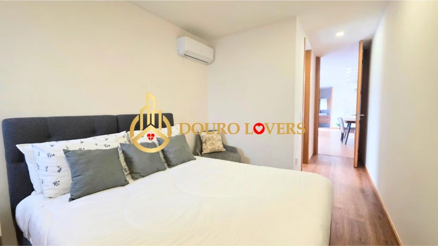 Moradia T5 para Venda em Oliveira (Santa Maria) Foto 15