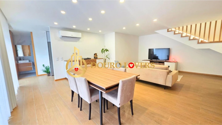 Moradia T5 para Venda em Oliveira (Santa Maria) Foto 2