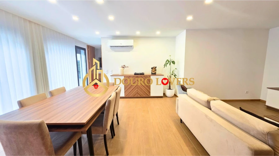 Moradia T5 para Venda em Oliveira (Santa Maria) Foto 3