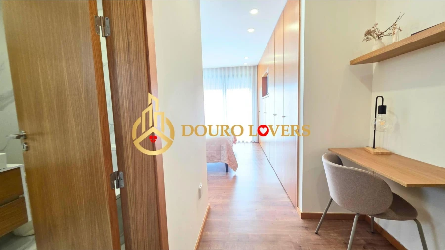 Moradia T5 para Venda em Oliveira (Santa Maria) Foto 32