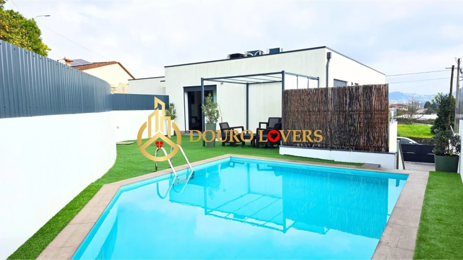 Moradia T5 para Venda em Oliveira (Santa Maria) Foto 42