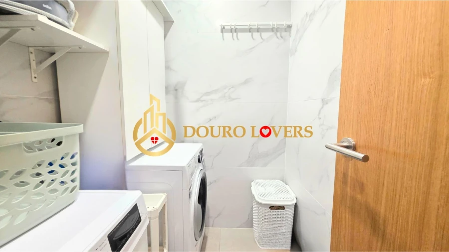 Moradia T5 para Venda em Oliveira (Santa Maria) Foto 7