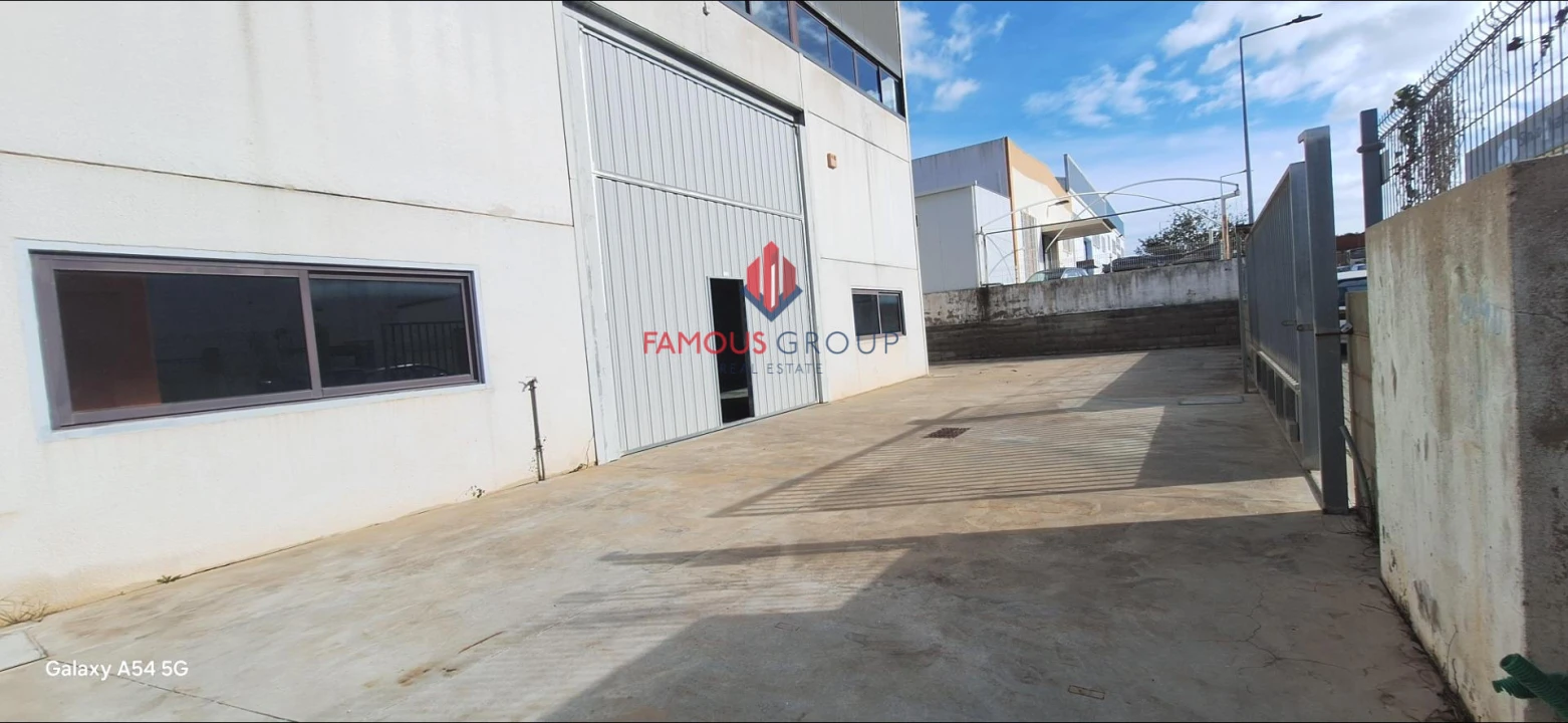 Armazém para Arrendamento em Estômbar e Parchal Foto 1
