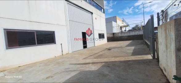 Armazém para Arrendamento em Estômbar e Parchal