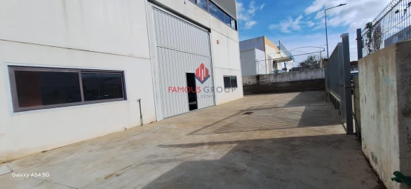 Armazém para Arrendamento em Estômbar e Parchal