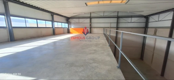 Armazém para Arrendamento em Estômbar e Parchal