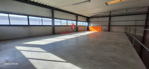 Armazém para Arrendamento em Estômbar e Parchal