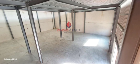 Armazém para Arrendamento em Estômbar e Parchal