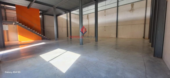 Armazém para Arrendamento em Estômbar e Parchal