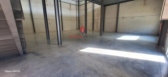 Armazém para Arrendamento em Estômbar e Parchal