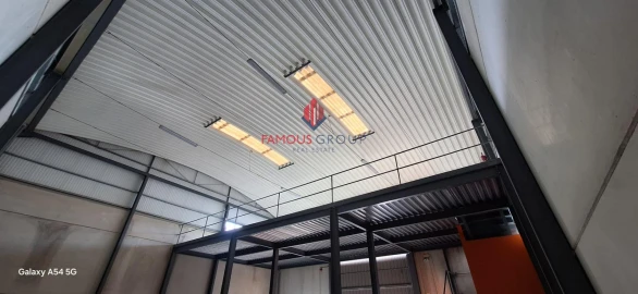 Armazém para Arrendamento em Estômbar e Parchal