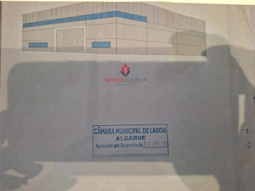 Armazém para Arrendamento em Estômbar e Parchal