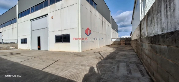 Armazém para Arrendamento em Estômbar e Parchal