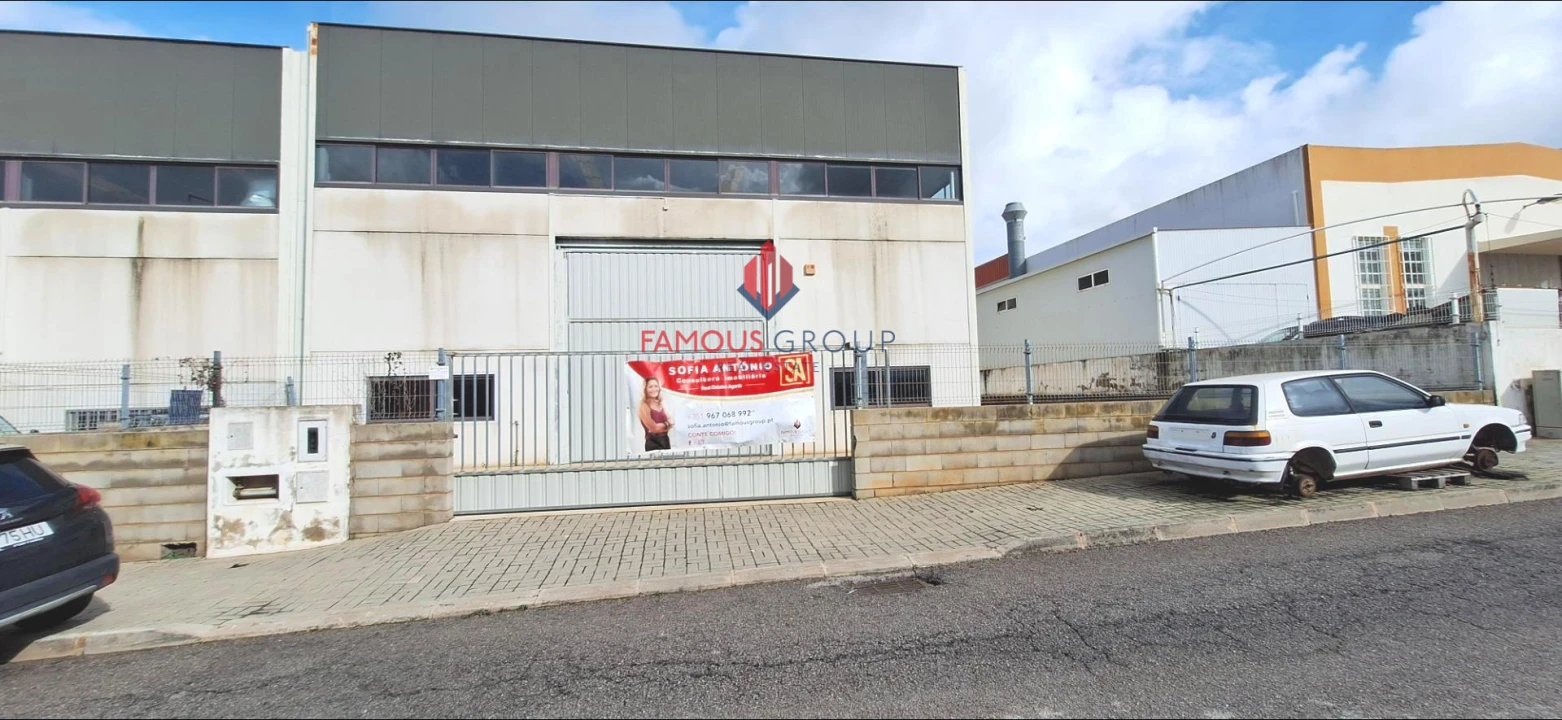 Armazém para Arrendamento em Estômbar e Parchal Foto 1