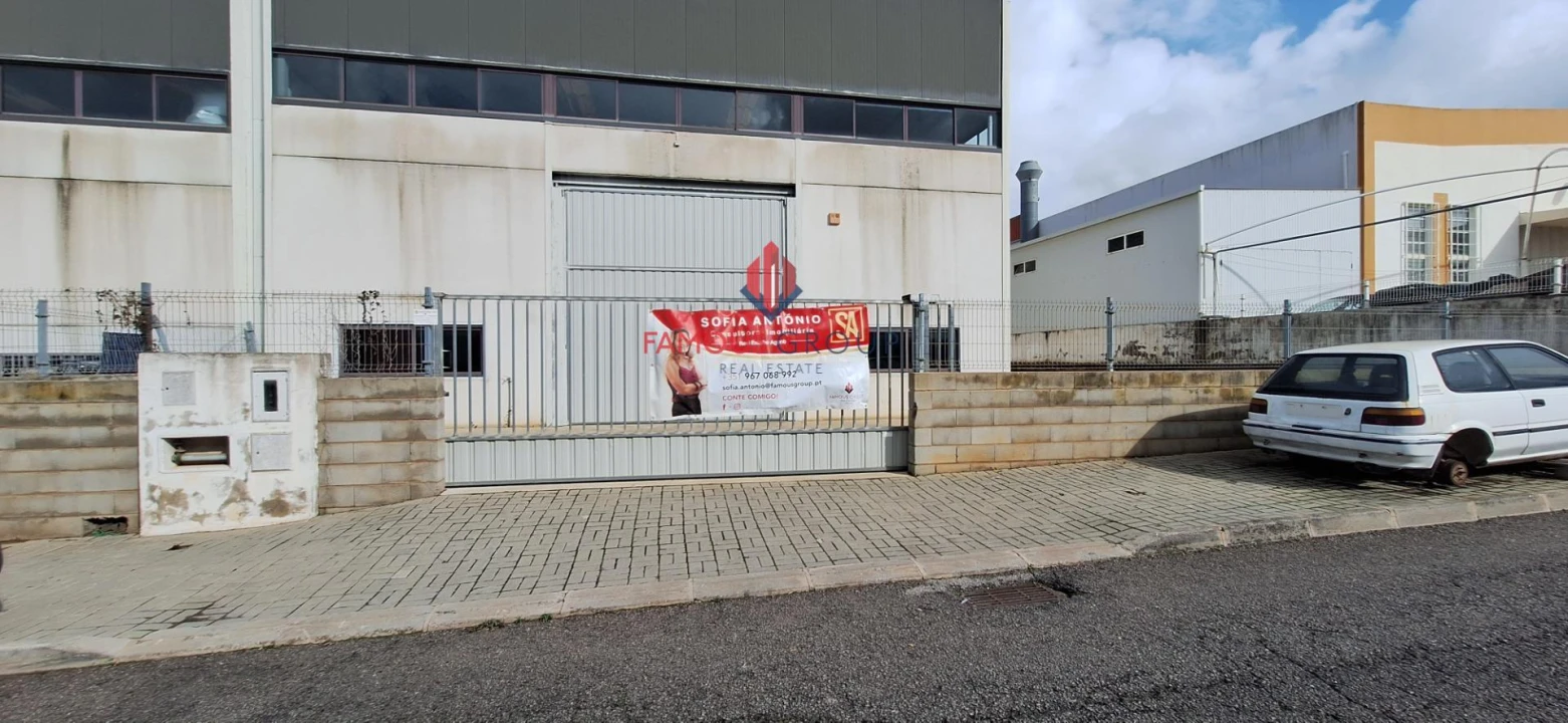 Armazém para Arrendamento em Estômbar e Parchal Foto 3
