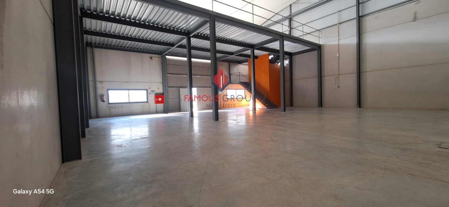 Armazém para Arrendamento em Estômbar e Parchal Foto 31