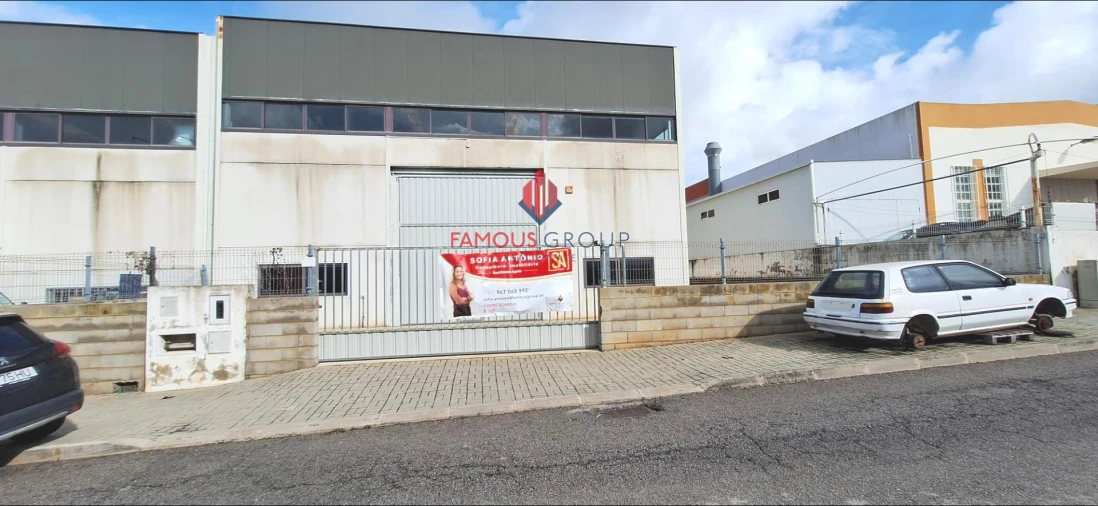 Armazém para Arrendamento em Estômbar e Parchal Foto 1